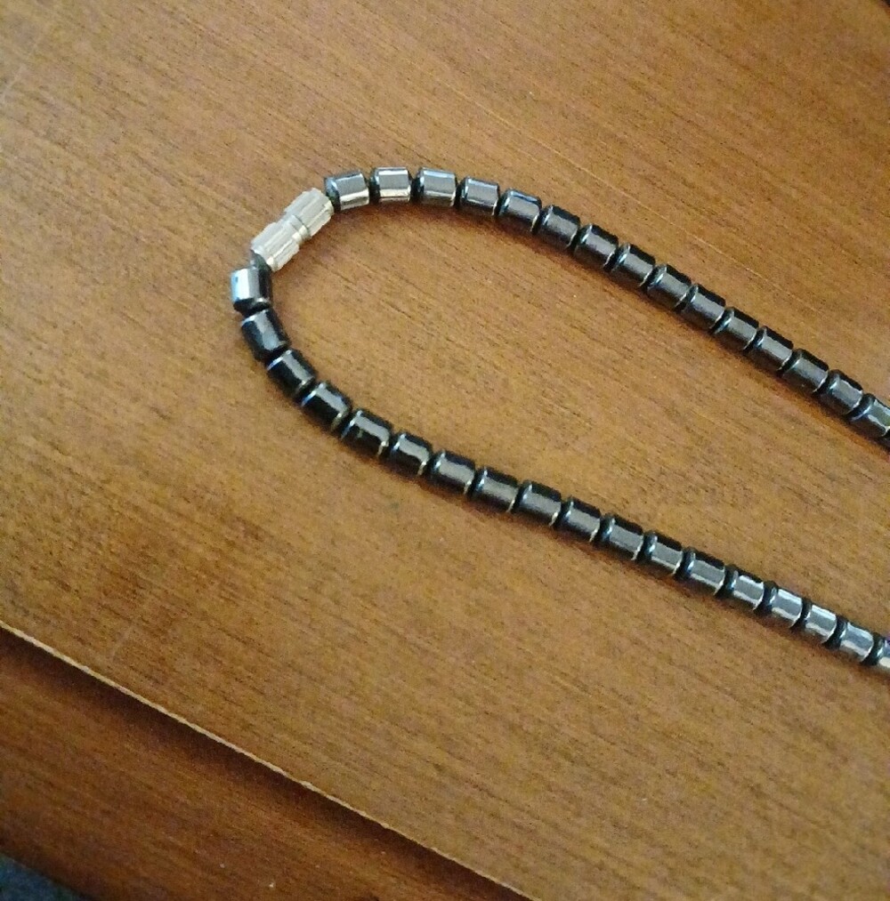 Hematite Beaded Circle Ring Pendant Necklace -16" Chain - Picture 7 of 7
